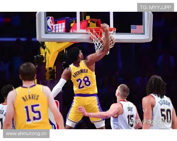 德斯蒙德·班恩利用无球跑位拉开空间提升三分命中率相比上赛季明显增长